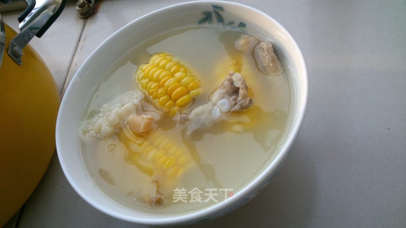 花胶玉米排骨汤的做法