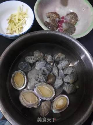 海鲜粥的做法步骤：2