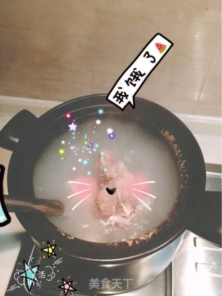 海鲜砂锅粥的做法步骤：1