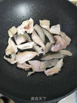 鱼鳍豆腐汤的做法步骤：4