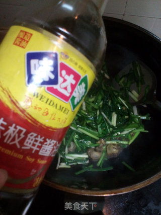 韭菜炒螺肉的做法步骤：4