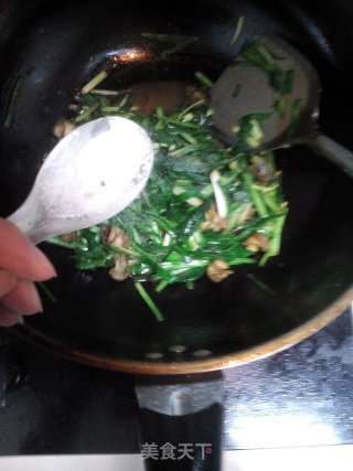 韭菜炒螺肉的做法步骤：6