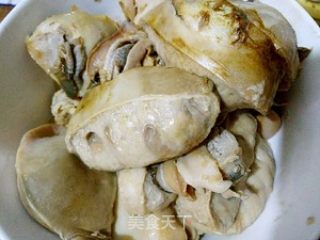 咸肉河蚌炖豆腐的做法步骤：1