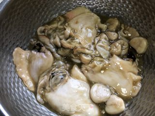 咸肉炖河蚌的做法步骤：3