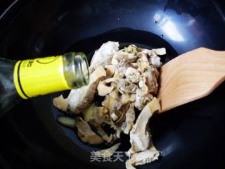 笋尖河蚌煲豆腐的做法步骤：5