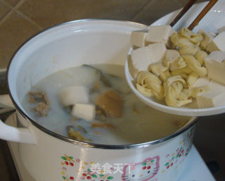 咸肉河蚌豆腐汤的做法步骤：4