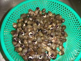 紫苏酸笋炒石螺的做法步骤：1