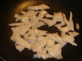 紫苏酸笋炒石螺的做法步骤：5
