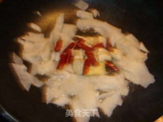 紫苏酸笋炒石螺的做法步骤：6