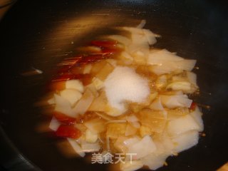 紫苏酸笋炒石螺的做法步骤：7