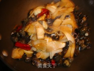 紫苏酸笋炒石螺的做法步骤：8