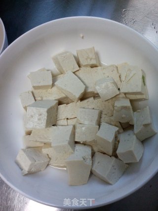 #信任之美#金针菇海鲜炖豆腐的做法步骤：1