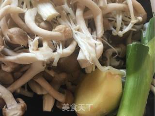 海鲜蘑菇汤的做法步骤：1