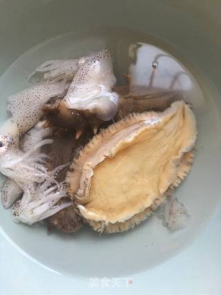 海鲜蘑菇汤的做法步骤：2