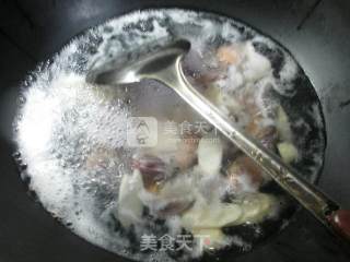 鞭笋圆蛤汤 的做法步骤：5