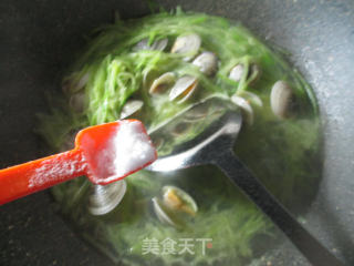 圆蛤青萝卜汤的做法步骤：6