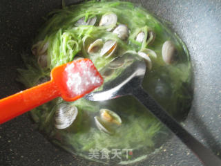 圆蛤青萝卜汤的做法步骤：7