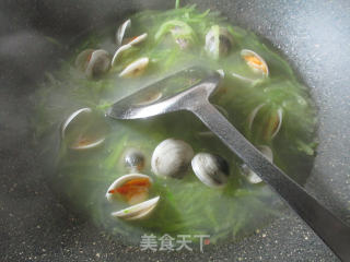 圆蛤青萝卜汤的做法步骤：8