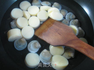 圆蛤樱玉豆腐汤的做法步骤：3