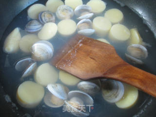 圆蛤樱玉豆腐汤的做法步骤：7