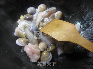 圆蛤虾潺汤的做法步骤：4