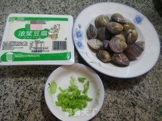 圆蛤豆腐汤的做法步骤：1