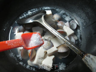 圆蛤豆腐汤的做法步骤：7