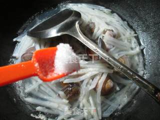 萝卜圆蛤汤 的做法步骤：7