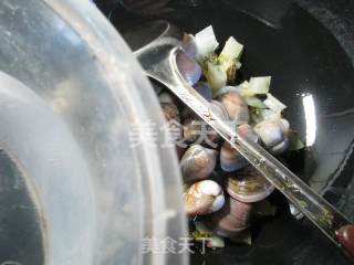 腌白菜煮圆蛤 的做法步骤：4