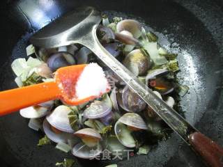 腌白菜煮圆蛤 的做法步骤：7