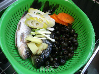 清明美食——螺蛳鱼汤的做法步骤：4