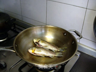 清明美食——螺蛳鱼汤的做法步骤：5