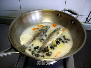清明美食——螺蛳鱼汤的做法步骤：8