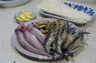 蛏子鲜虾汤面的做法步骤：1