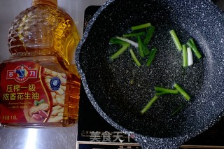 金牌葱姜巧烹蛏的做法步骤：4