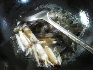 海带炒蛏子的做法步骤：4