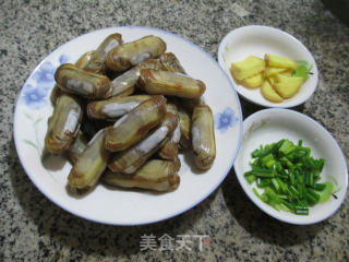 【宁波】葱姜蛏子的做法步骤：1