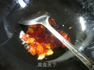 蒜蓉辣椒酱炒蛏子的做法步骤：2