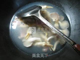 咸肉秀珍菇蛏子汤 的做法步骤：7