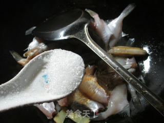 蛏子煮小橡皮鱼的做法步骤：8