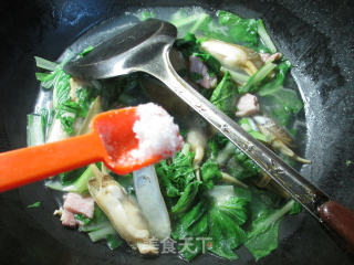 咸肉小白菜蛏子汤的做法步骤：5
