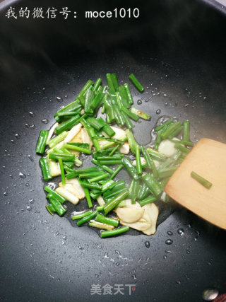 小策海鲜今日菜谱：葱爆蛏子的做法步骤：8