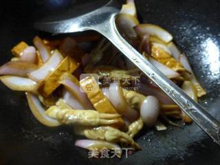 香干洋葱炒蛏子的做法步骤：7
