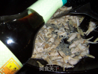 鲜味无敌的海鲜小炒--蛏肉炒韭菜的做法步骤：10