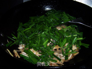鲜味无敌的海鲜小炒--蛏肉炒韭菜的做法步骤：11