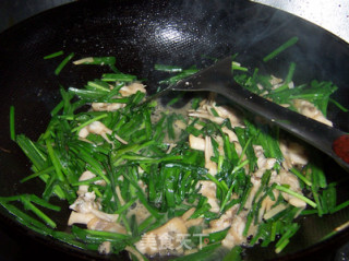 鲜味无敌的海鲜小炒--蛏肉炒韭菜的做法步骤：12