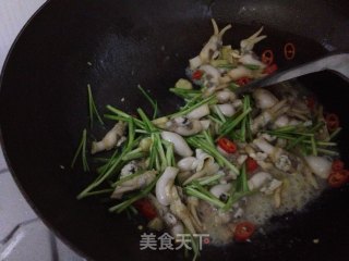 韭菜炒蛏子的做法步骤：6