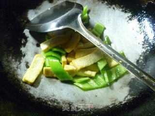 青椒蛏子炒豆腐的做法步骤：10