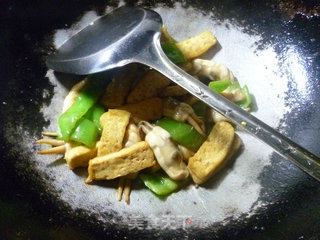 青椒蛏子炒豆腐的做法步骤：15