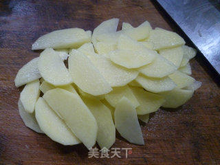 蛏子炒土豆的做法步骤：2